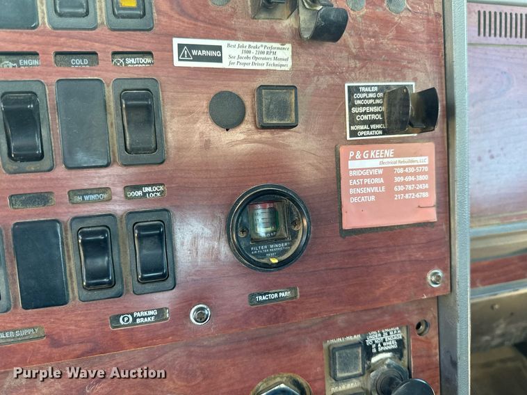 image for item EB2539 2000 Mack CL713 semi truck