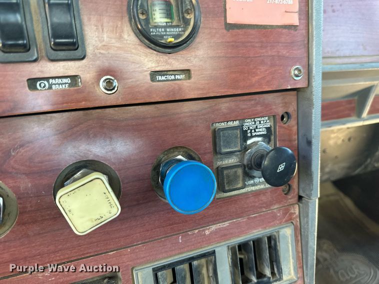 image for item EB2539 2000 Mack CL713 semi truck