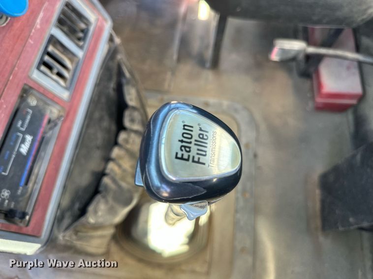 image for item EB2539 2000 Mack CL713 semi truck