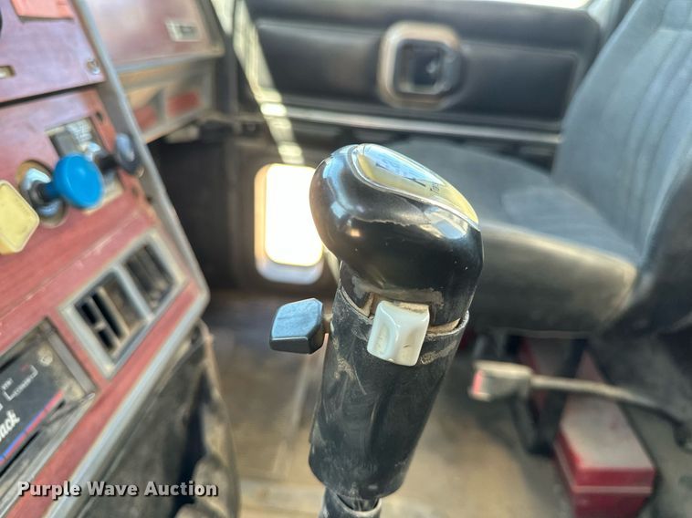 image for item EB2539 2000 Mack CL713 semi truck