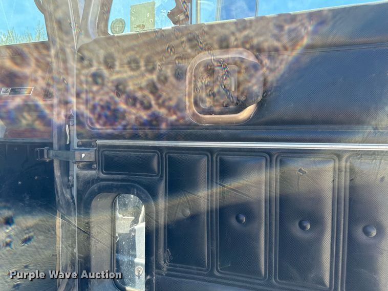 image for item EB2539 2000 Mack CL713 semi truck