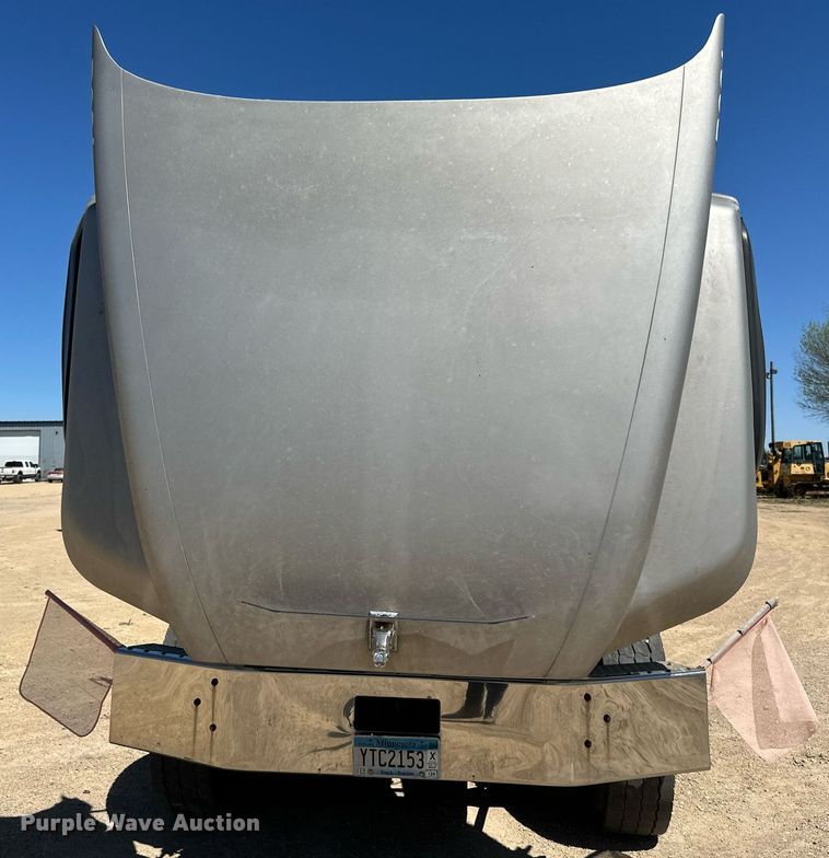 image for item EB2539 2000 Mack CL713 semi truck