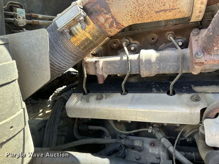 image for item EB2539 2000 Mack CL713 semi truck