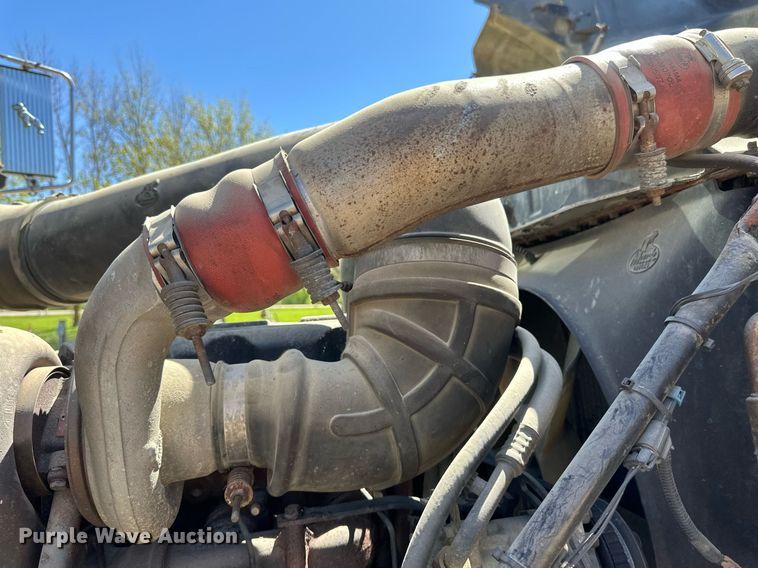 image for item EB2539 2000 Mack CL713 semi truck