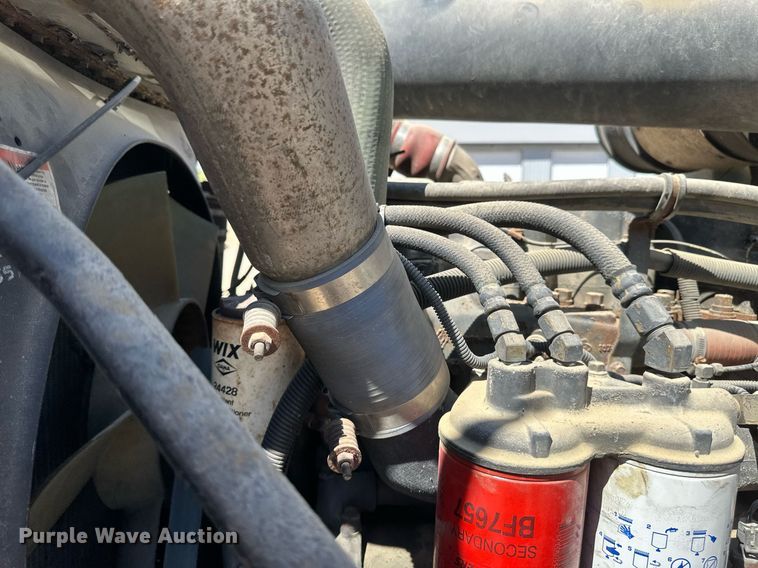 image for item EB2539 2000 Mack CL713 semi truck