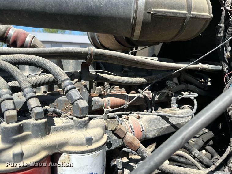 image for item EB2539 2000 Mack CL713 semi truck