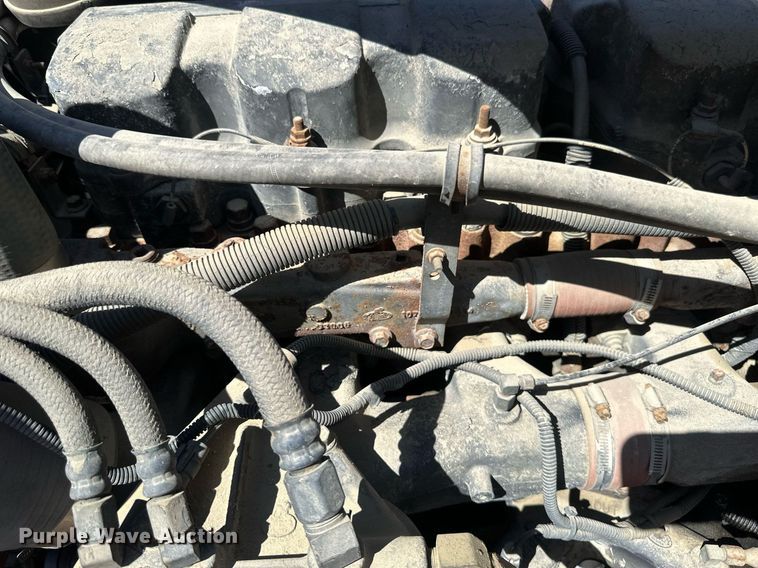 image for item EB2539 2000 Mack CL713 semi truck