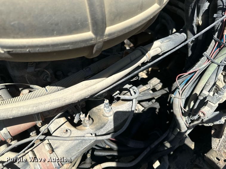 image for item EB2539 2000 Mack CL713 semi truck