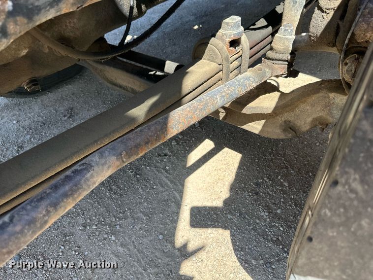 image for item EB2539 2000 Mack CL713 semi truck