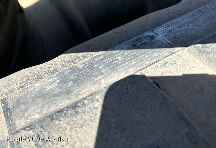 image for item EB2539 2000 Mack CL713 semi truck