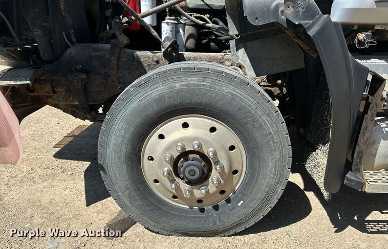 image for item EB2539 2000 Mack CL713 semi truck