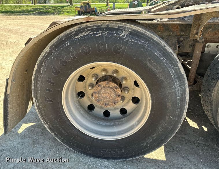 image for item EB2539 2000 Mack CL713 semi truck