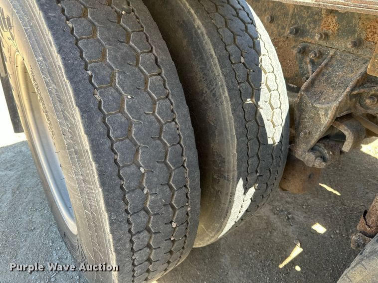 image for item EB2539 2000 Mack CL713 semi truck