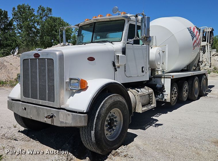 image for item EB8069 2012 Peterbilt 365 ready mix truck