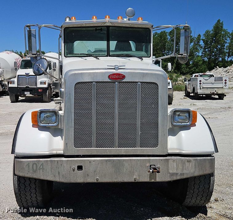 image for item EB8069 2012 Peterbilt 365 ready mix truck
