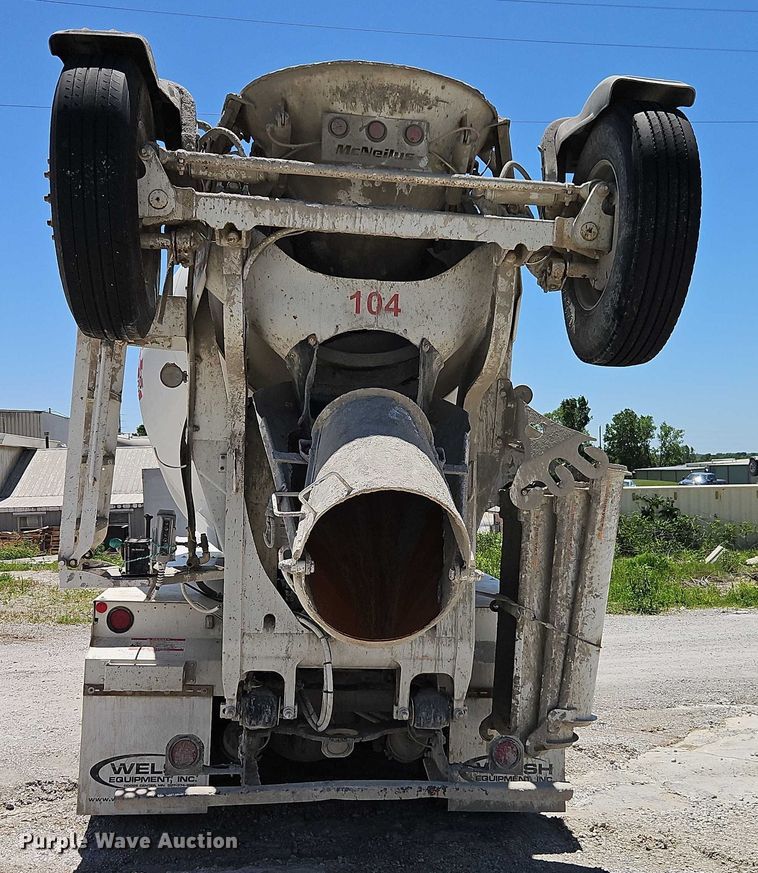 image for item EB8069 2012 Peterbilt 365 ready mix truck