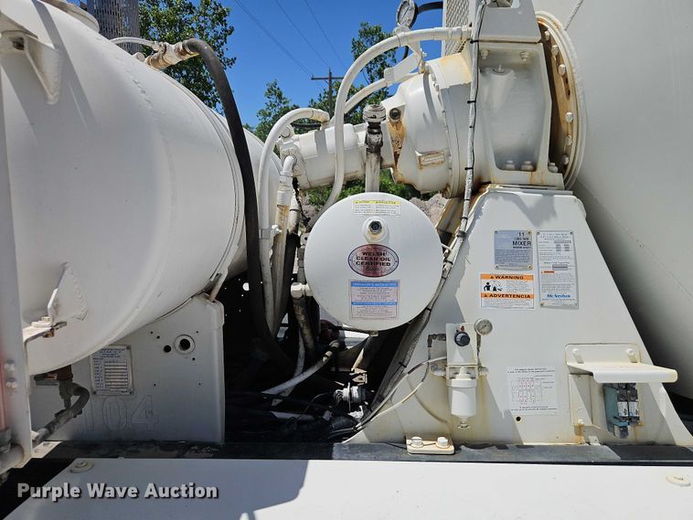 image for item EB8069 2012 Peterbilt 365 ready mix truck