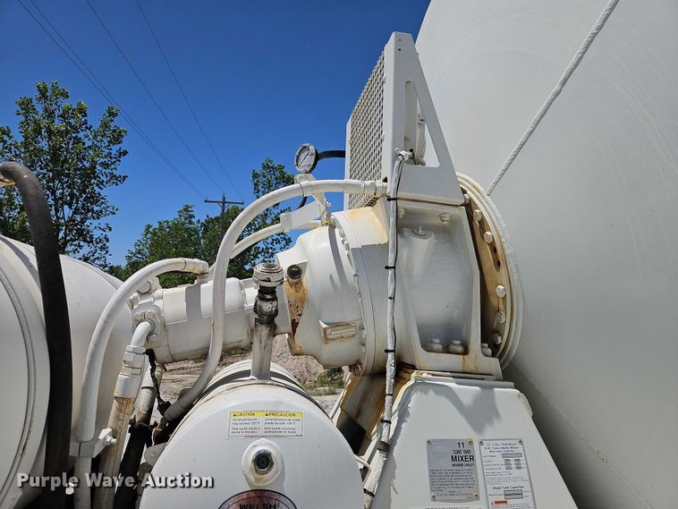 image for item EB8069 2012 Peterbilt 365 ready mix truck