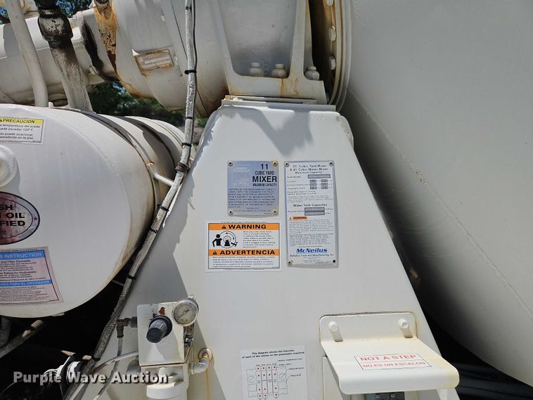 image for item EB8069 2012 Peterbilt 365 ready mix truck