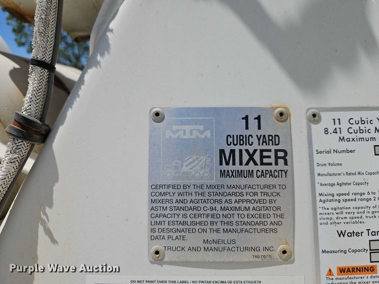 image for item EB8069 2012 Peterbilt 365 ready mix truck