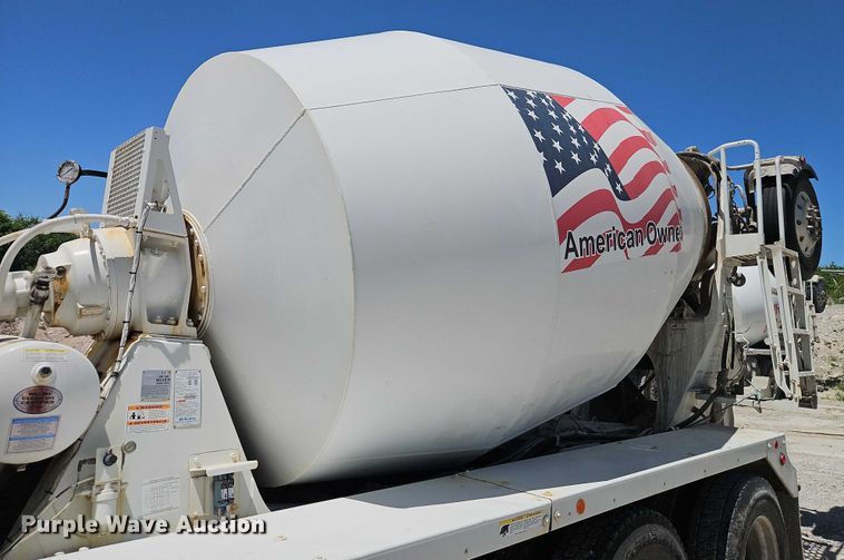 image for item EB8069 2012 Peterbilt 365 ready mix truck