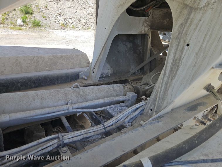 image for item EB8069 2012 Peterbilt 365 ready mix truck