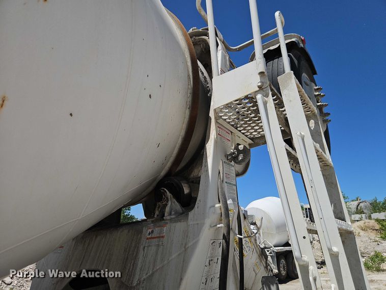 image for item EB8069 2012 Peterbilt 365 ready mix truck