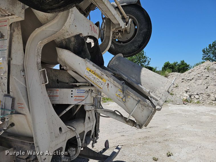 image for item EB8069 2012 Peterbilt 365 ready mix truck