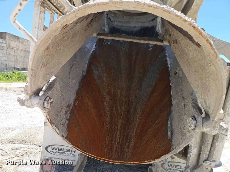 image for item EB8069 2012 Peterbilt 365 ready mix truck