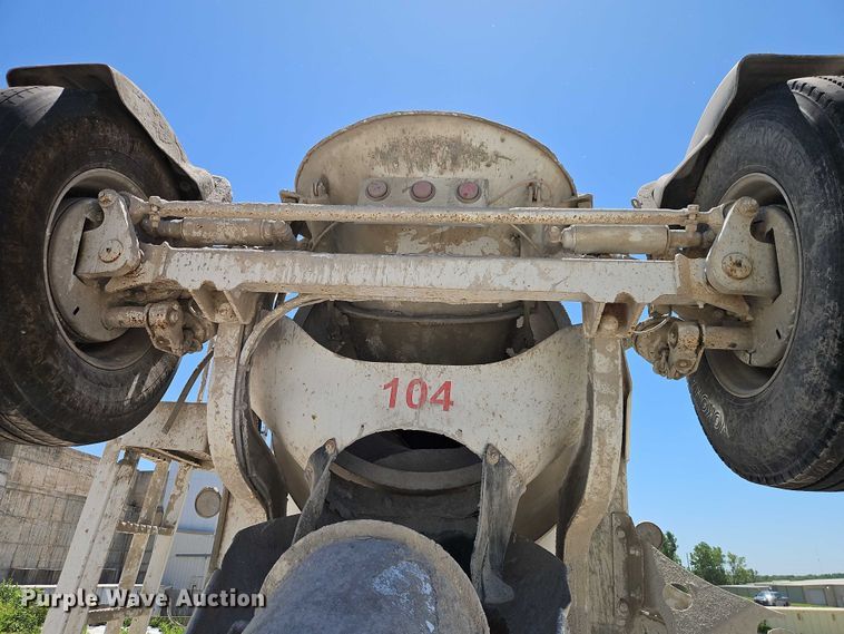 image for item EB8069 2012 Peterbilt 365 ready mix truck