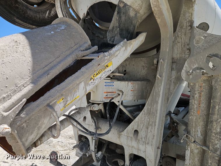 image for item EB8069 2012 Peterbilt 365 ready mix truck