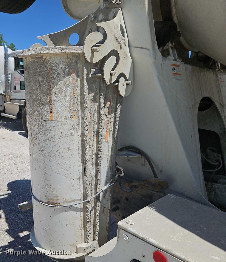 image for item EB8069 2012 Peterbilt 365 ready mix truck