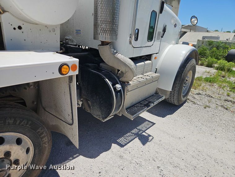 image for item EB8069 2012 Peterbilt 365 ready mix truck