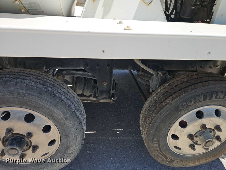 image for item EB8069 2012 Peterbilt 365 ready mix truck