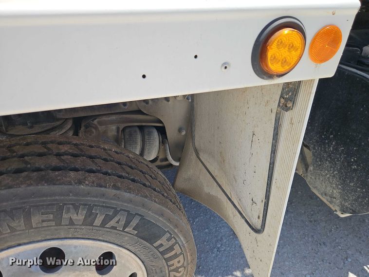 image for item EB8069 2012 Peterbilt 365 ready mix truck