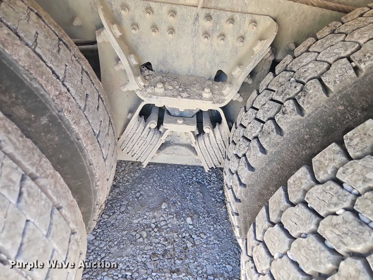 image for item EB8069 2012 Peterbilt 365 ready mix truck