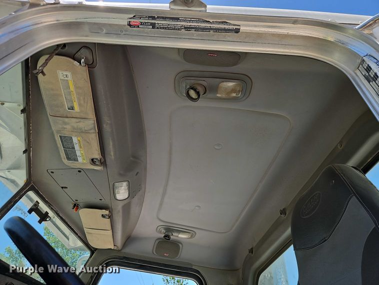 image for item EB8069 2012 Peterbilt 365 ready mix truck