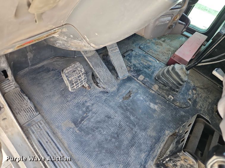 image for item EB8069 2012 Peterbilt 365 ready mix truck