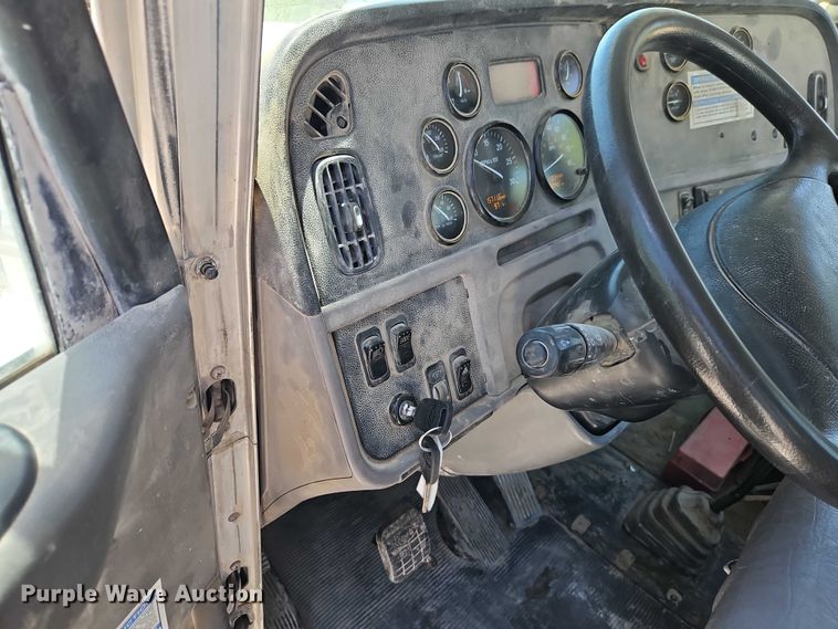 image for item EB8069 2012 Peterbilt 365 ready mix truck