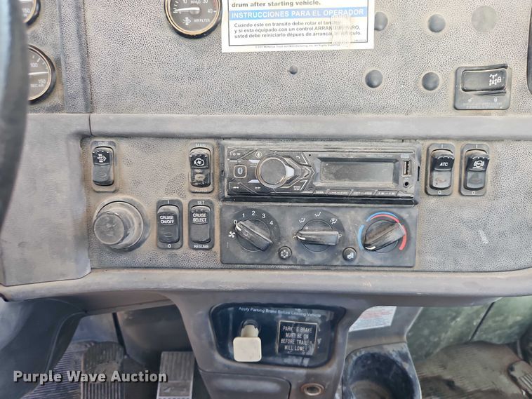 image for item EB8069 2012 Peterbilt 365 ready mix truck