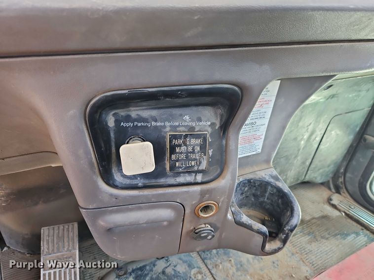 image for item EB8069 2012 Peterbilt 365 ready mix truck