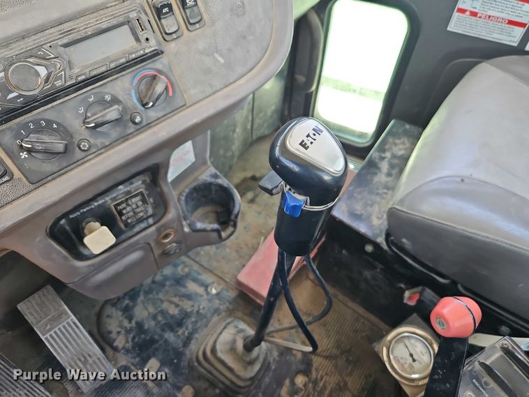 image for item EB8069 2012 Peterbilt 365 ready mix truck