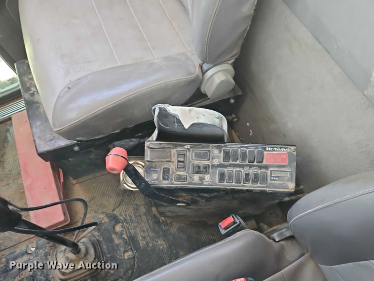 image for item EB8069 2012 Peterbilt 365 ready mix truck