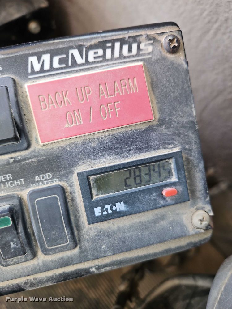 image for item EB8069 2012 Peterbilt 365 ready mix truck