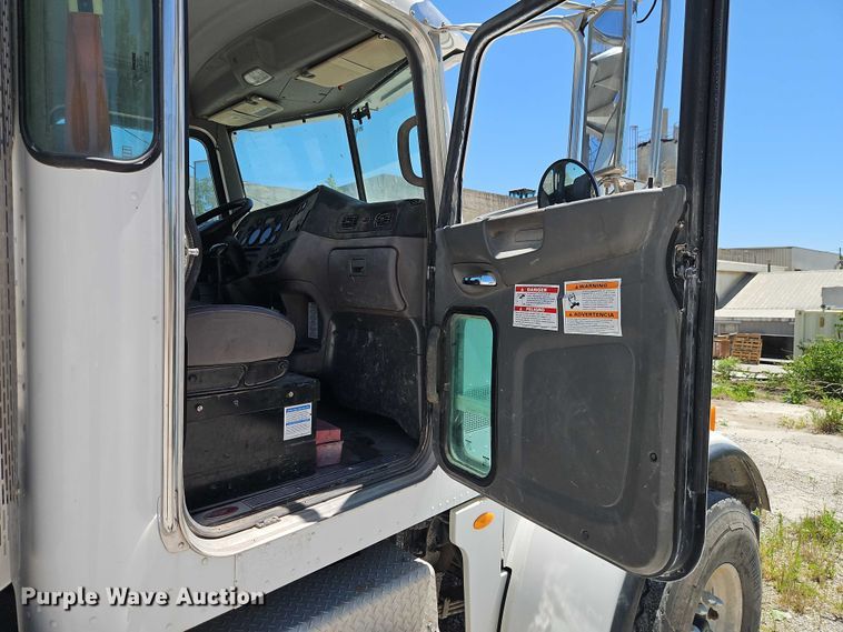 image for item EB8069 2012 Peterbilt 365 ready mix truck