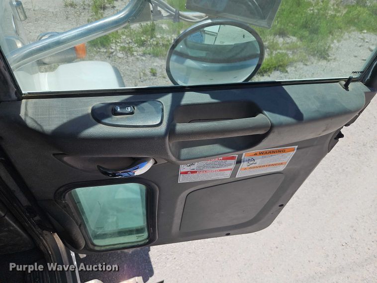 image for item EB8069 2012 Peterbilt 365 ready mix truck