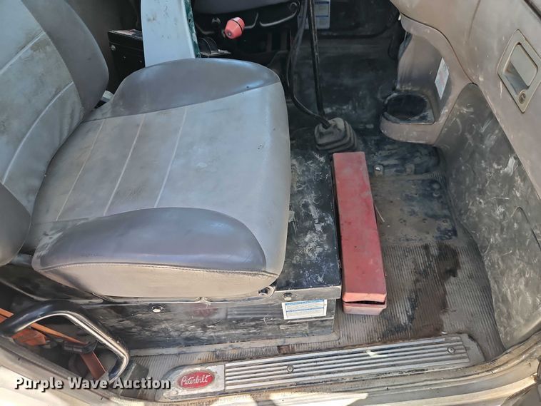 image for item EB8069 2012 Peterbilt 365 ready mix truck