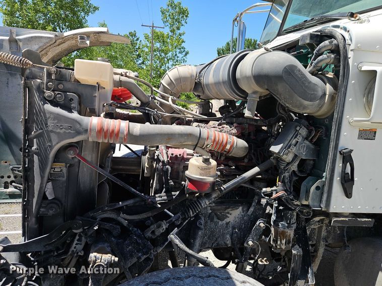 image for item EB8069 2012 Peterbilt 365 ready mix truck