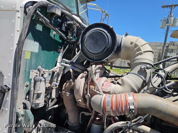 image for item EB8069 2012 Peterbilt 365 ready mix truck