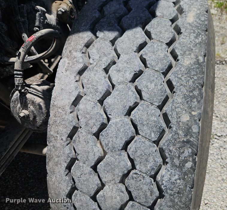 image for item EB8069 2012 Peterbilt 365 ready mix truck